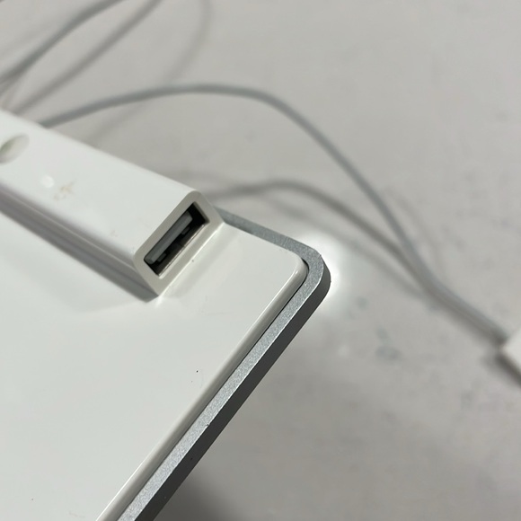 Wired Apple Keyboard with numeric pad - Picture 10 of 10